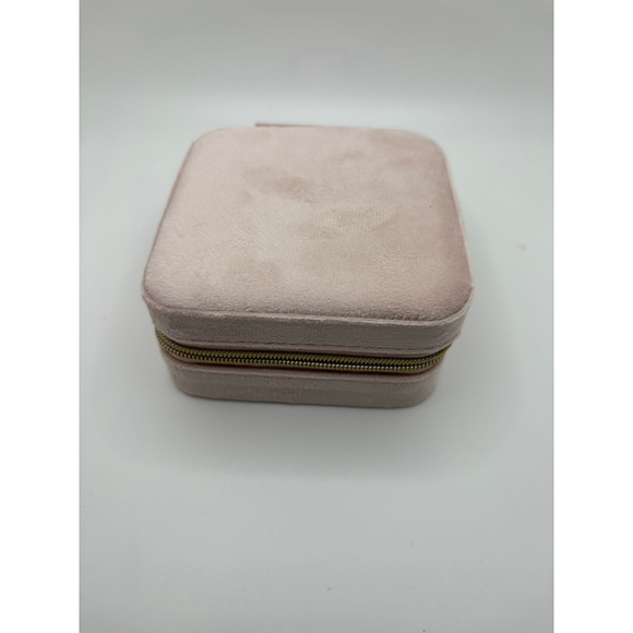 Traveling Pink Jewelry Organizer including 2 pairs of earrings - Picture 2 of 8